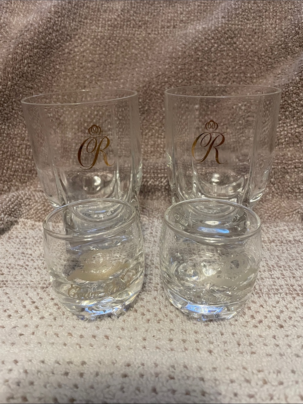 Crown Royal / 2 whiskey glasses & 2shot glasses with Gold Monogram R - Clear